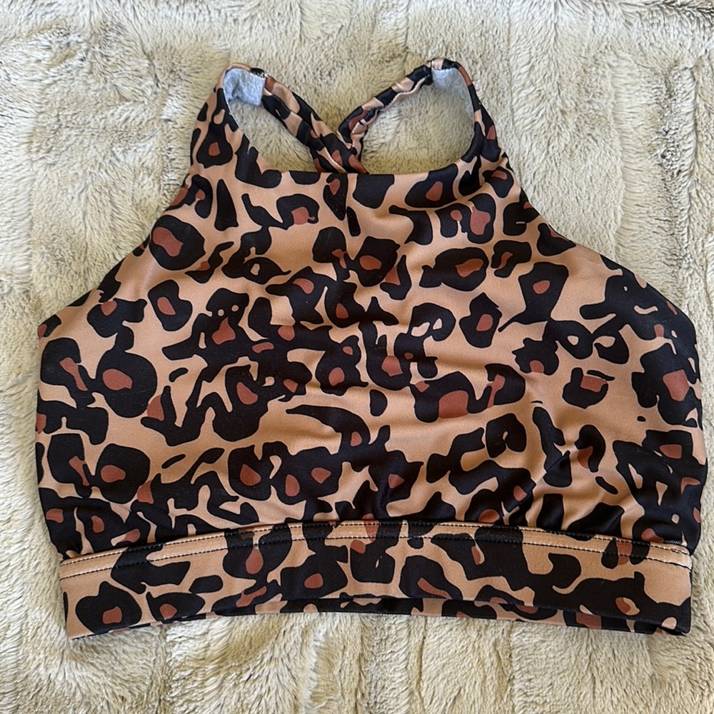 Vull Sport High Neck Cheetah Sports Bra size Medium like new